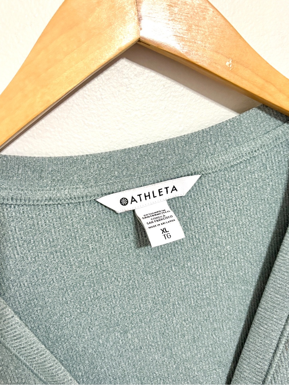 Athleta Uptempo Ribbed Women’s Long-Sleeve Henley Top Sage Green Size X-Large - Picture 3 of 7